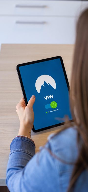 红果免费短剧在线观看 App 缓存管理界面，显示已缓存短剧的集数与占用空间，并提供一键清理